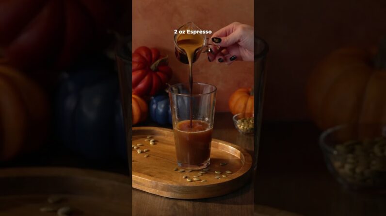 PSL Lovers Need to Try This Midnight Cafe de Calabaza Cocktail 🎃